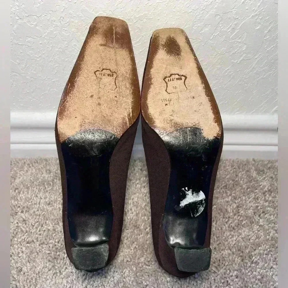 Stuart Weitzman Vintage Square Toe Brown Silk Canvas Heel Pumps - Picture 5 of 6